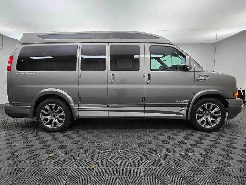 2025 GMC Savana - Image 8 of 21