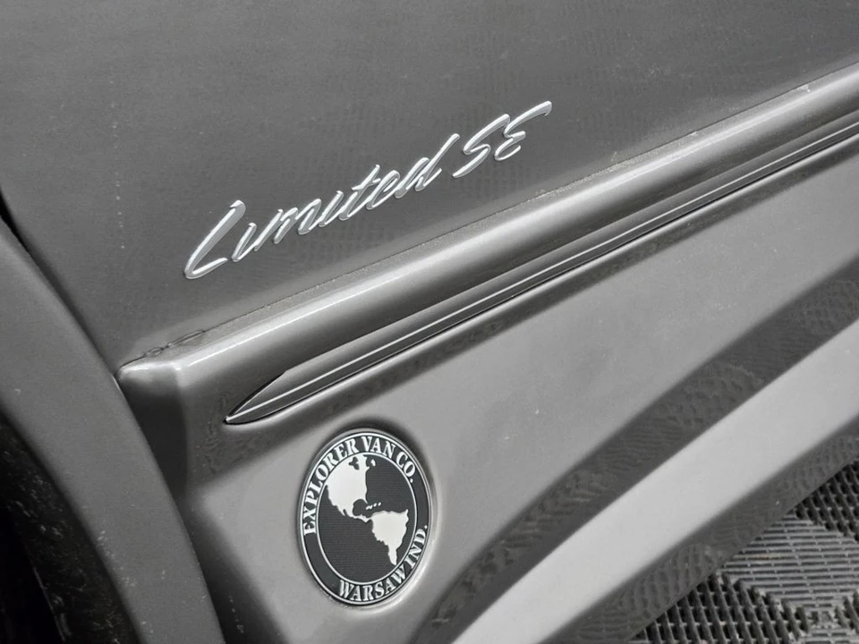 2025 GMC Savana - Image 18 of 21