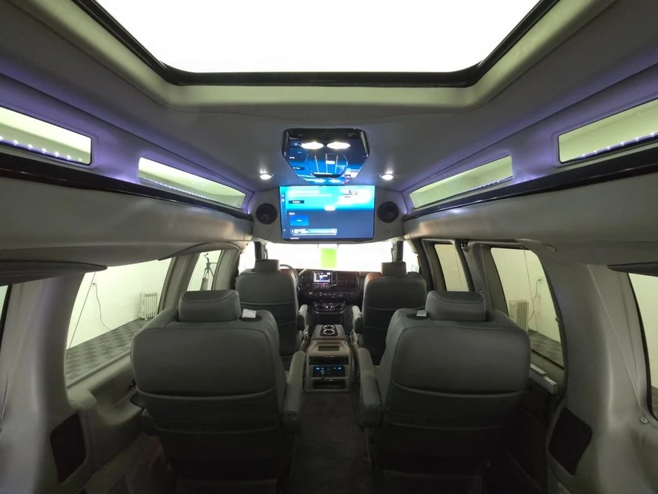 2025 GMC Savana - Image 3 of 21