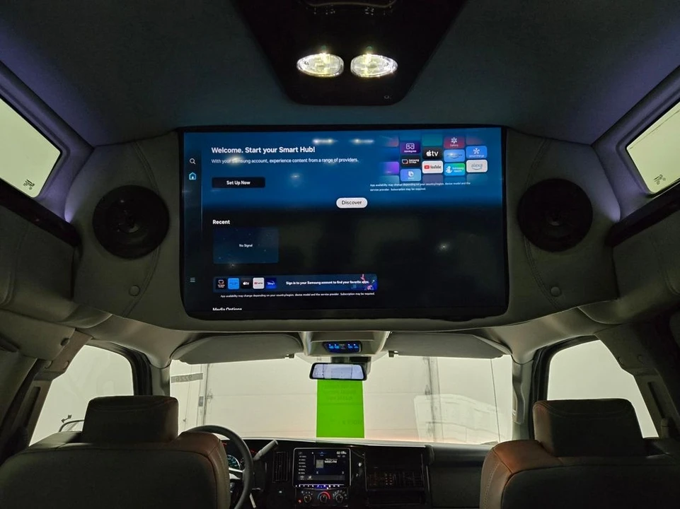 2025 GMC Savana - Image 4 of 21