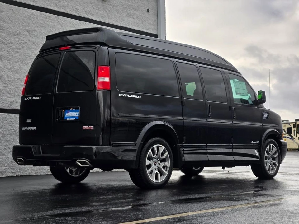 2025 GMC Savana - Image 11 of 12