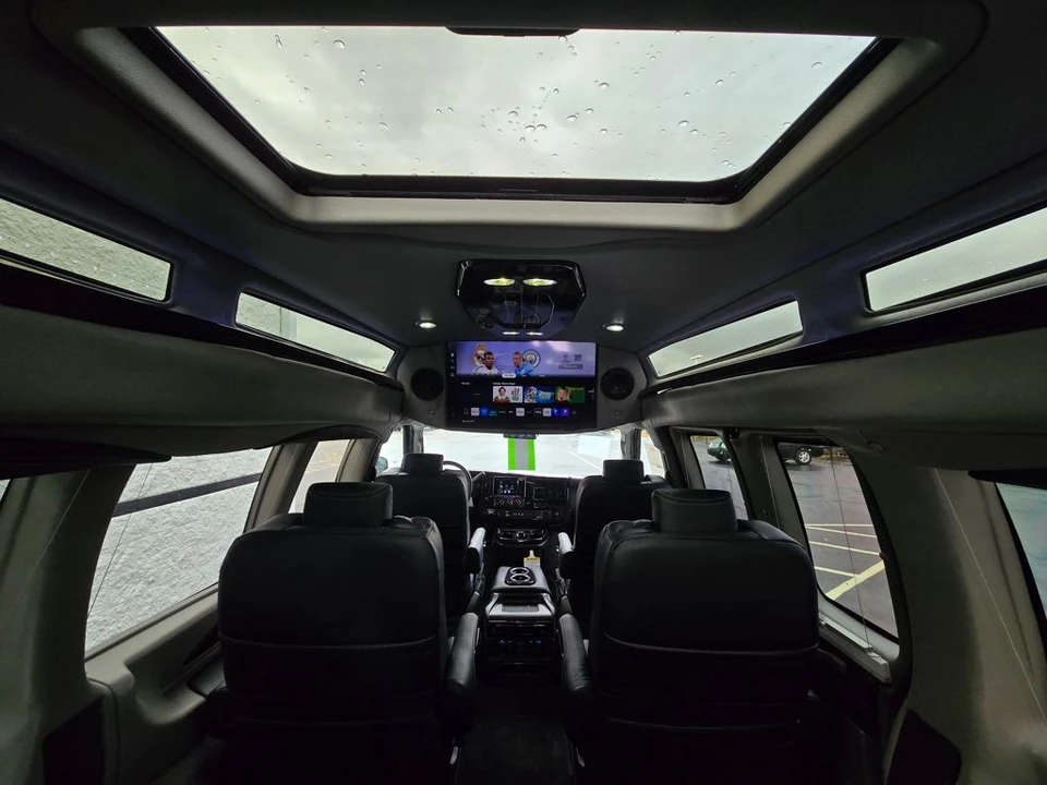 2025 GMC Savana - Image 3 of 21
