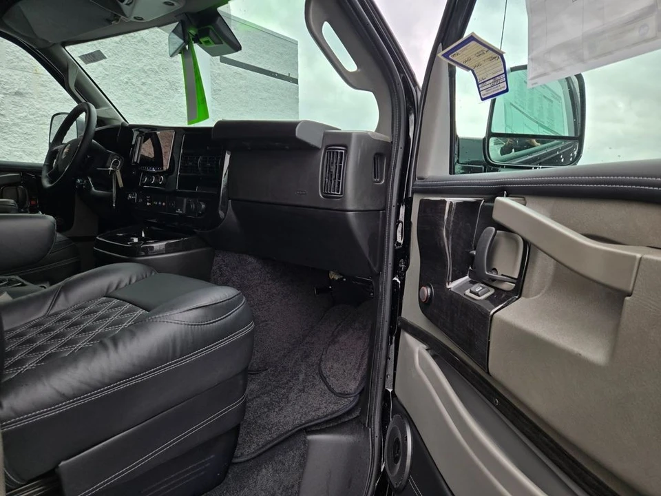2025 GMC Savana - Image 21 of 21