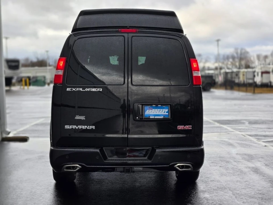 2025 GMC Savana - Image 12 of 21