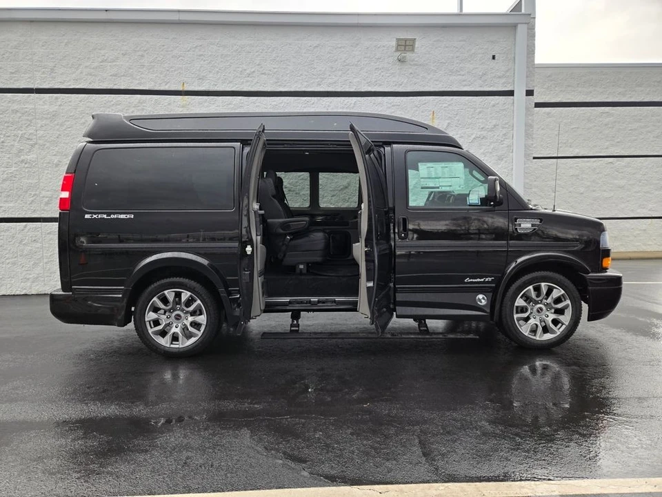 2025 GMC Savana - Image 10 of 21