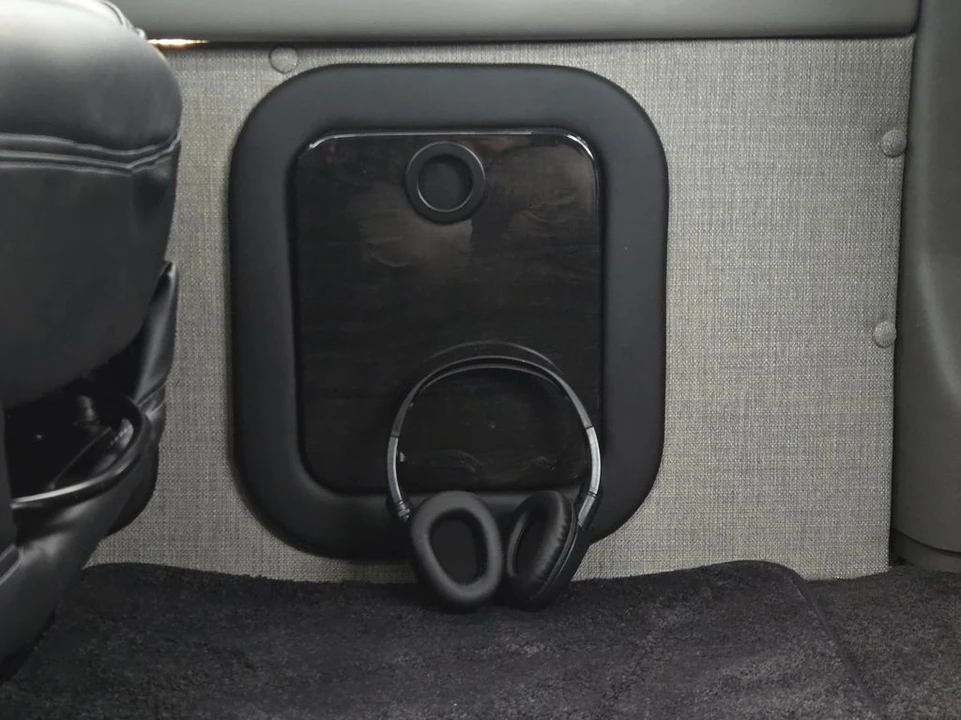 2025 GMC Savana - Image 7 of 21