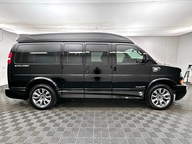 2025 GMC Savana - Image 6 of 21