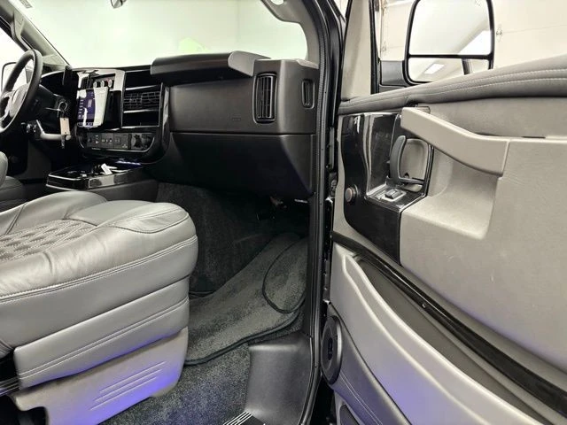 2025 GMC Savana - Image 21 of 21