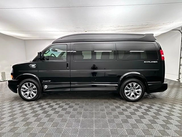 2025 GMC Savana - Image 15 of 21
