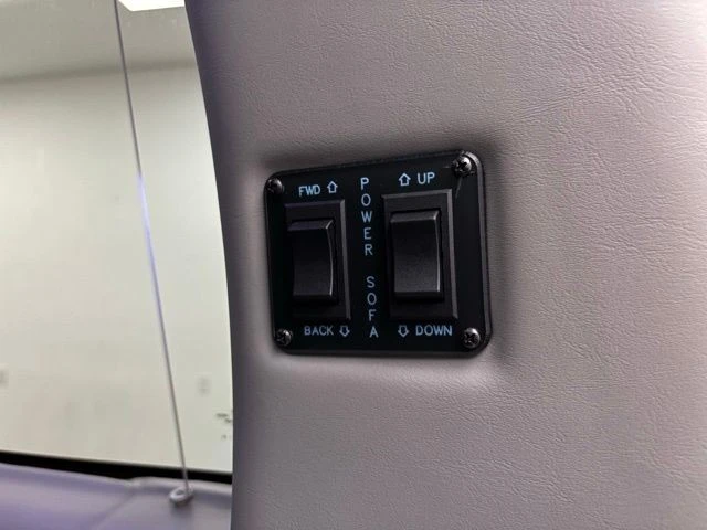 2025 GMC Savana - Image 12 of 21