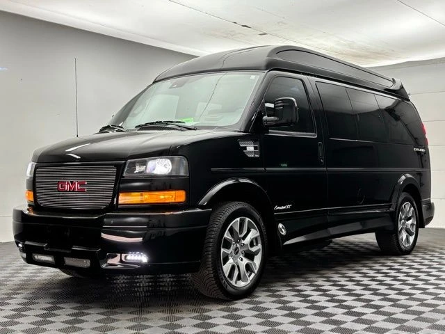 2025 GMC Savana - Image 16 of 21