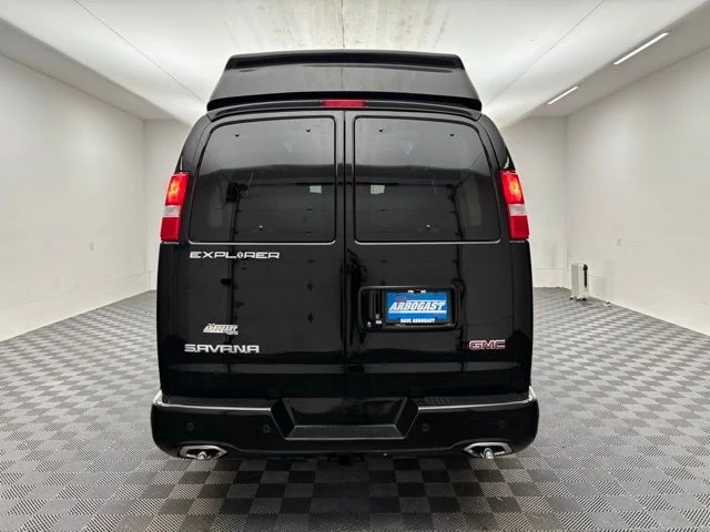 2025 GMC Savana - Image 9 of 21