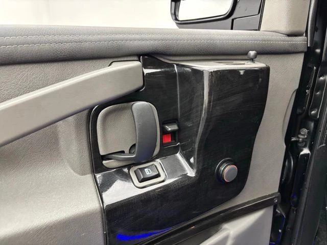 2025 GMC Savana - Image 18 of 21