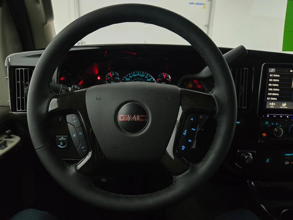2025 GMC Savana - Image 21 of 21