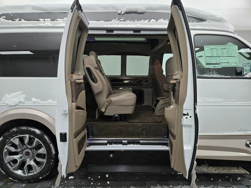 2025 GMC Savana - Image 3 of 12