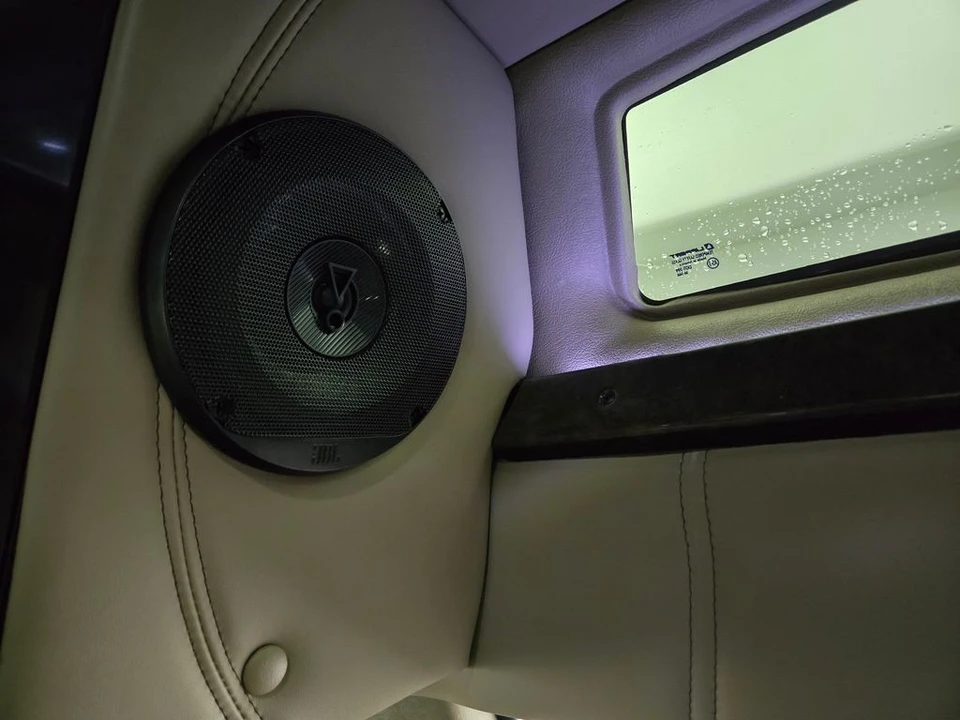 2025 GMC Savana - Image 7 of 12