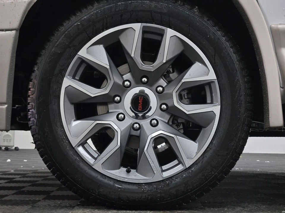 2025 GMC Savana - Image 20 of 21