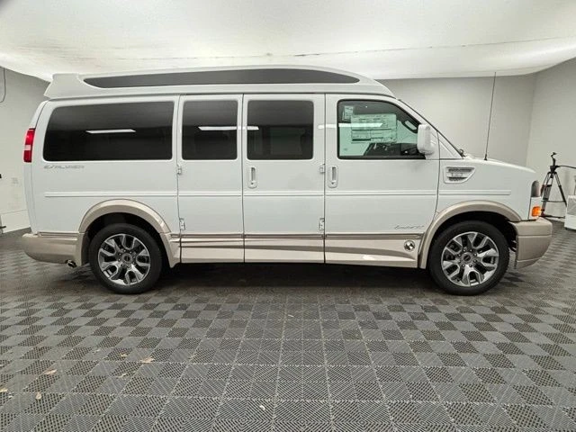 2025 GMC Savana - Image 5 of 21
