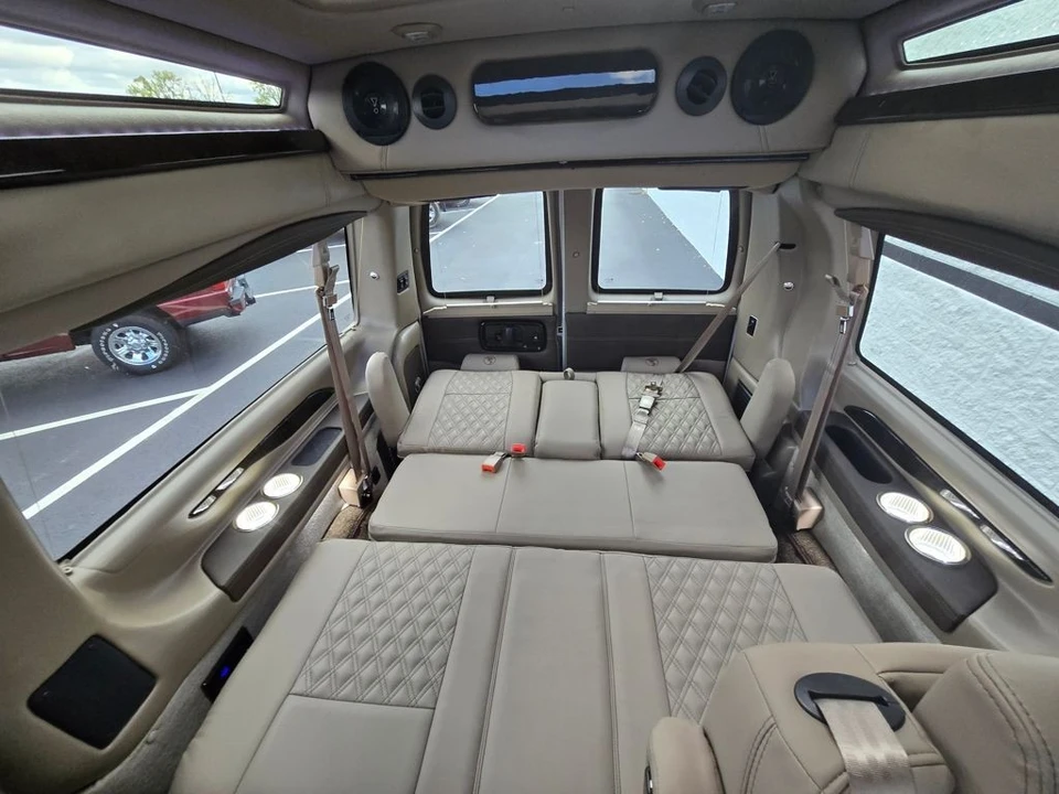 2025 GMC Savana - Image 13 of 21