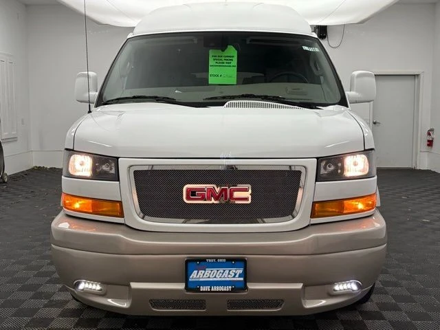 2025 GMC Savana - Image 13 of 21