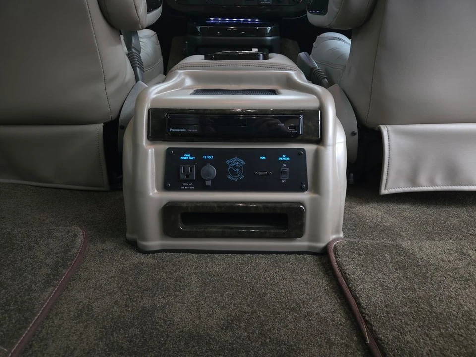 2025 GMC Savana - Image 17 of 21
