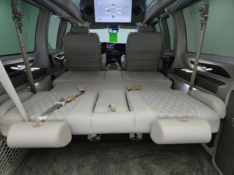 2025 GMC Savana - Image 14 of 21