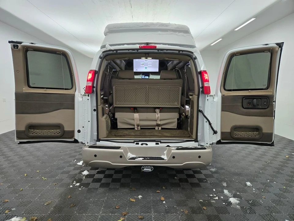 2025 GMC Savana - Image 12 of 12