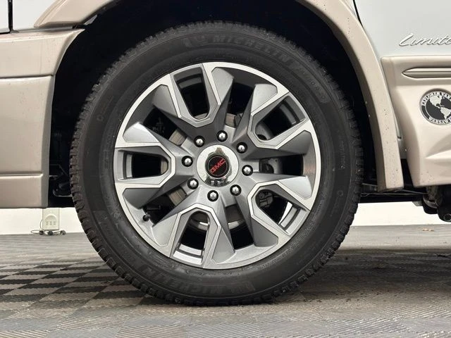 2025 GMC Savana - Image 14 of 21