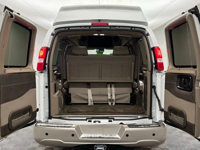 2025 GMC Savana - Image 9 of 21