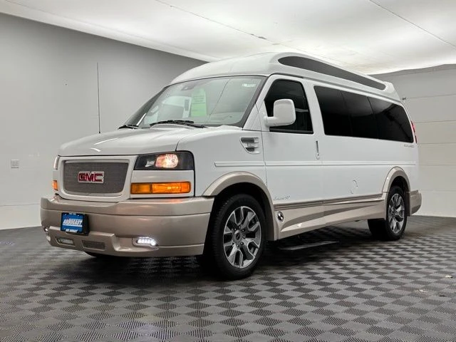 2025 GMC Savana - Image 12 of 21