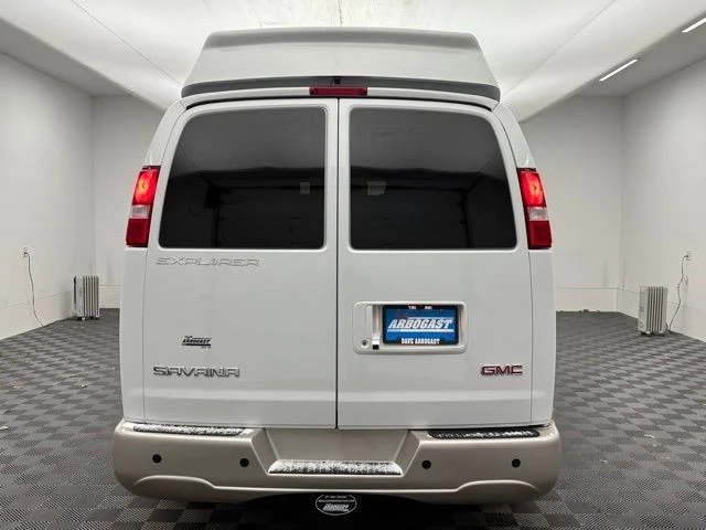 2025 GMC Savana - Image 8 of 21