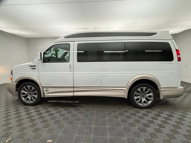 2025 GMC Savana - Image 11 of 21
