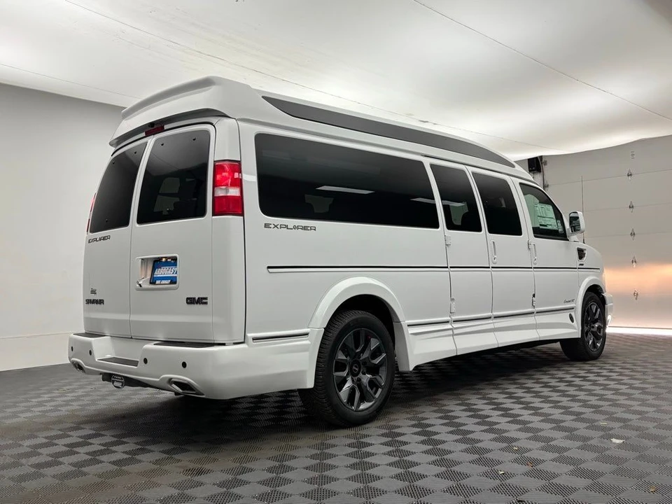2025 GMC Savana - Image 7 of 21