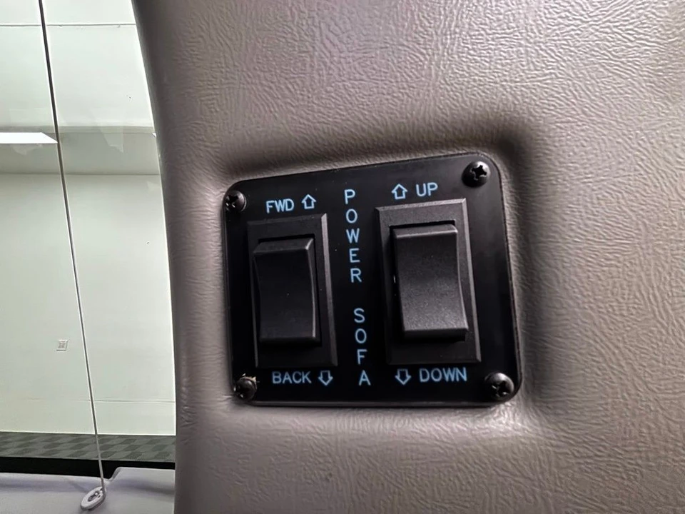 2025 GMC Savana - Image 10 of 21