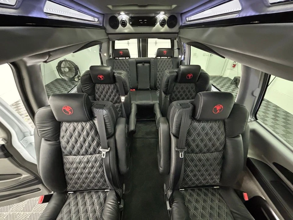 2025 GMC Savana - Image 2 of 21
