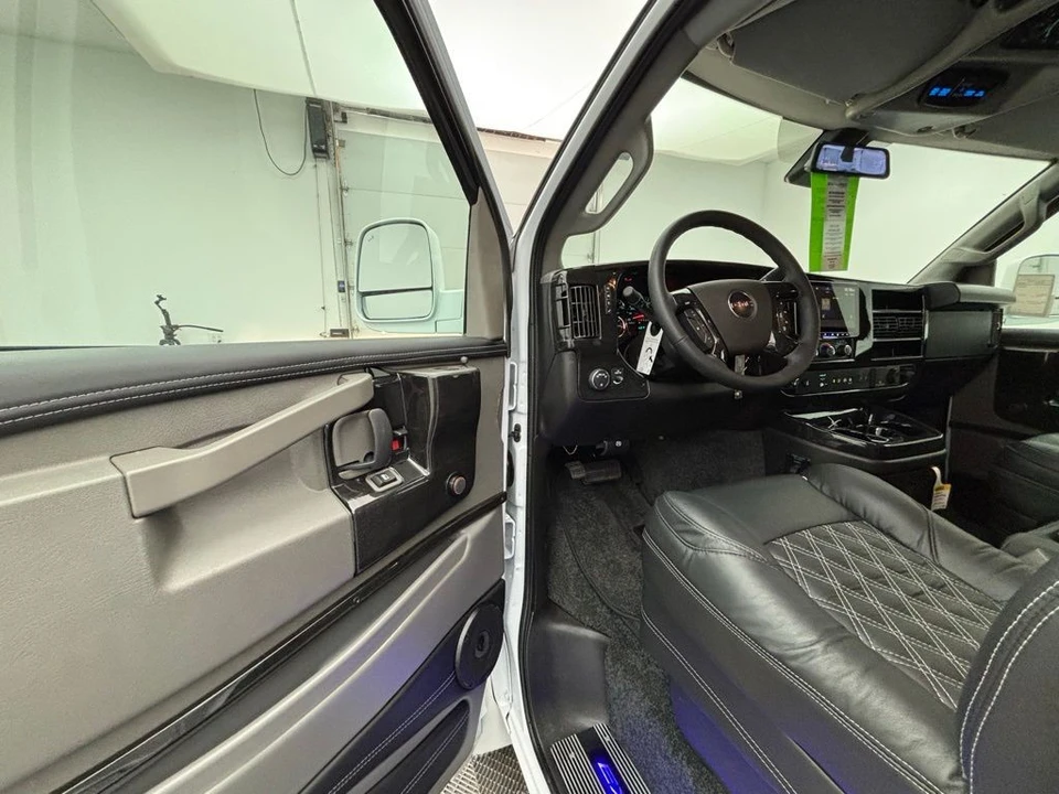 2025 GMC Savana - Image 21 of 21