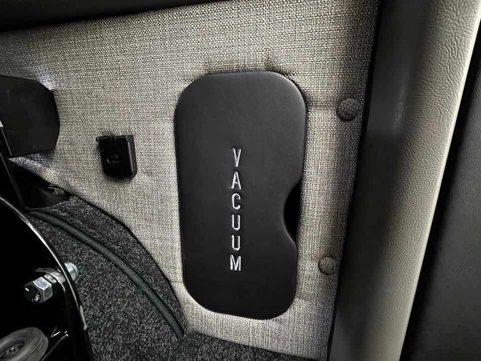 2025 GMC Savana - Image 11 of 21