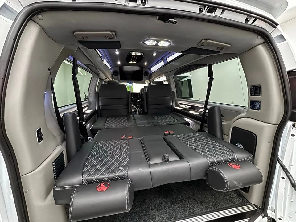 2025 GMC Savana - Image 12 of 21