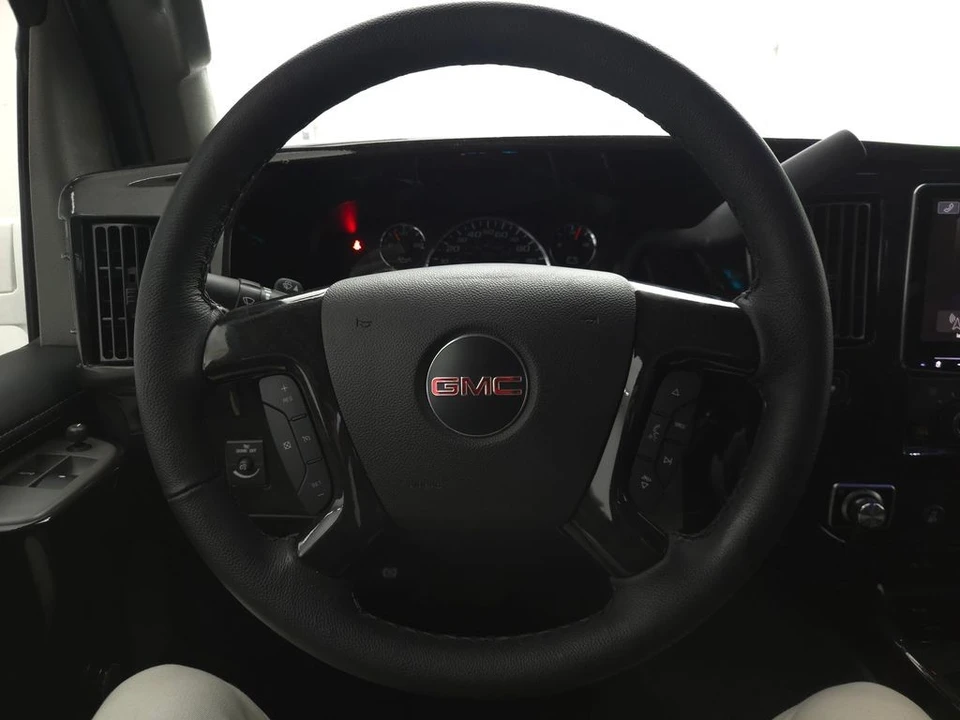 2025 GMC Savana - Image 19 of 21