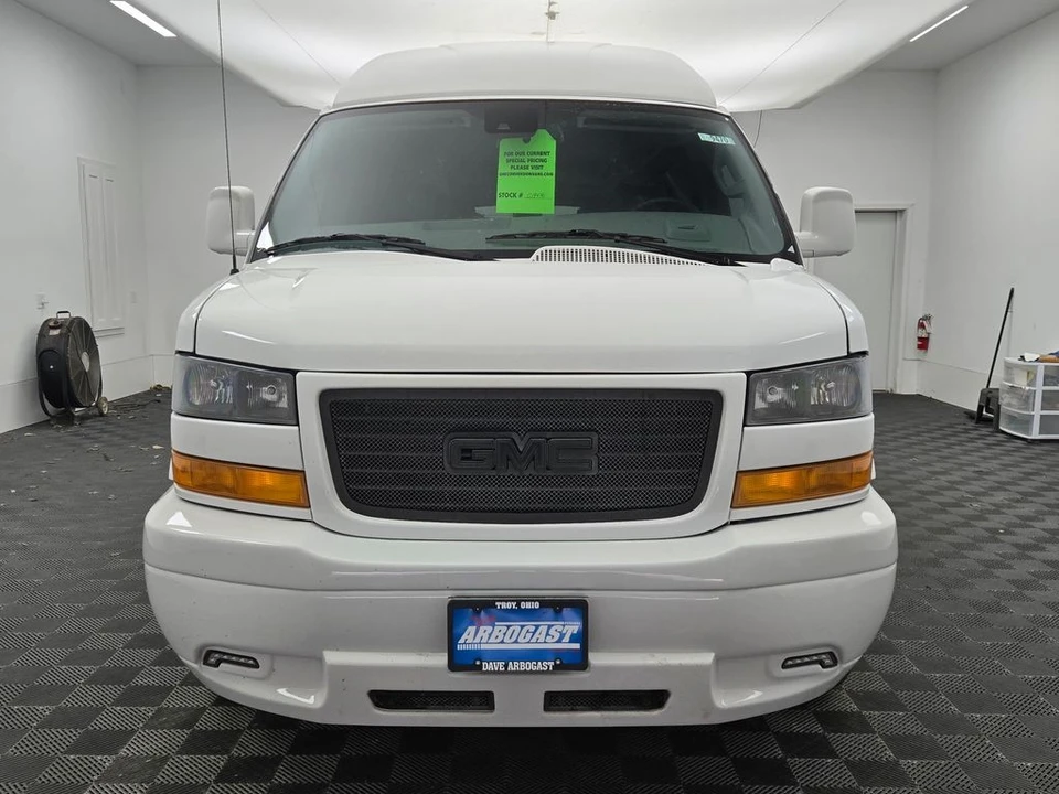 2025 GMC Savana - Image 18 of 21