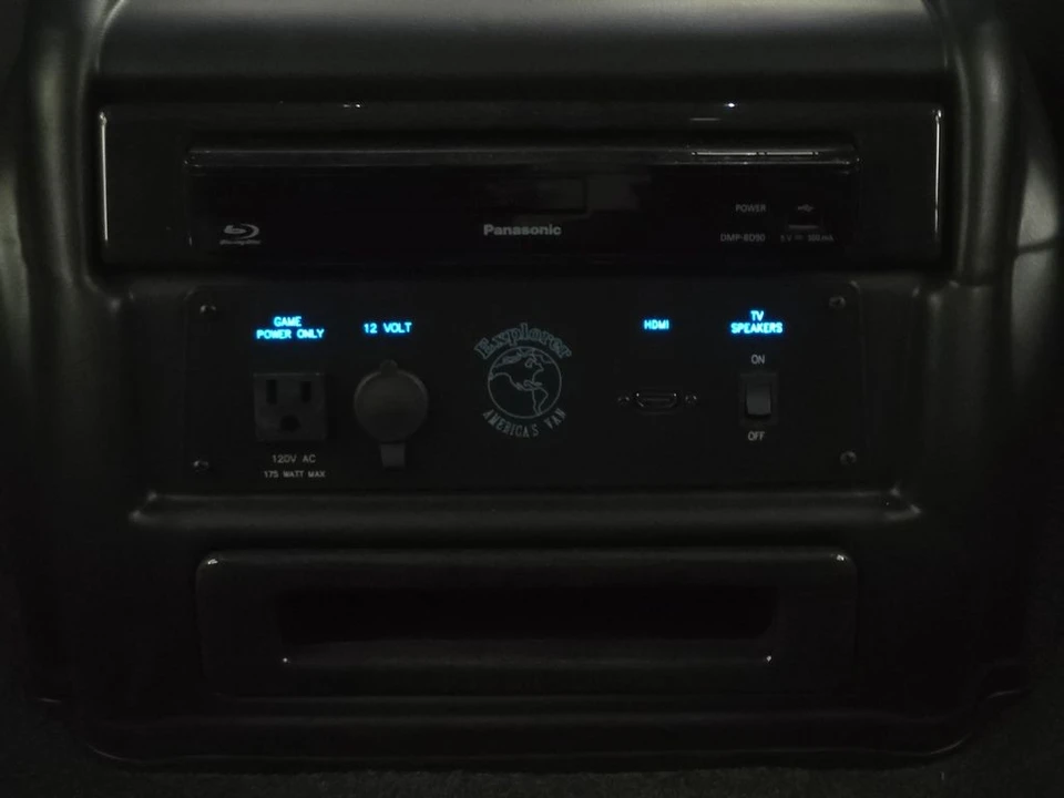 2025 GMC Savana - Image 7 of 12