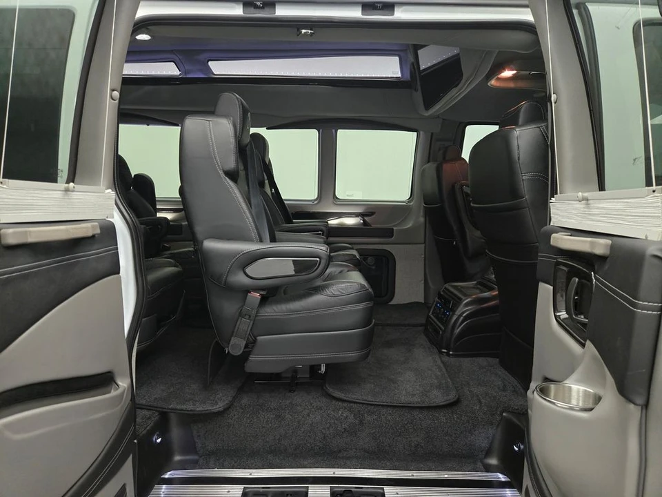 2025 GMC Savana - Image 12 of 12