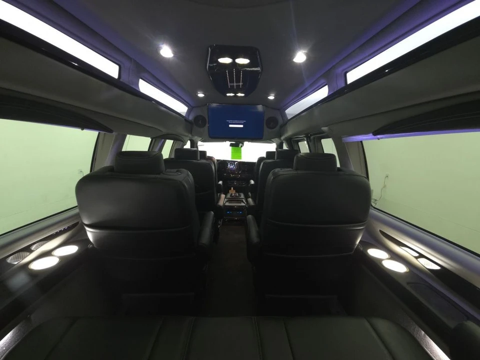 2025 GMC Savana - Image 3 of 12