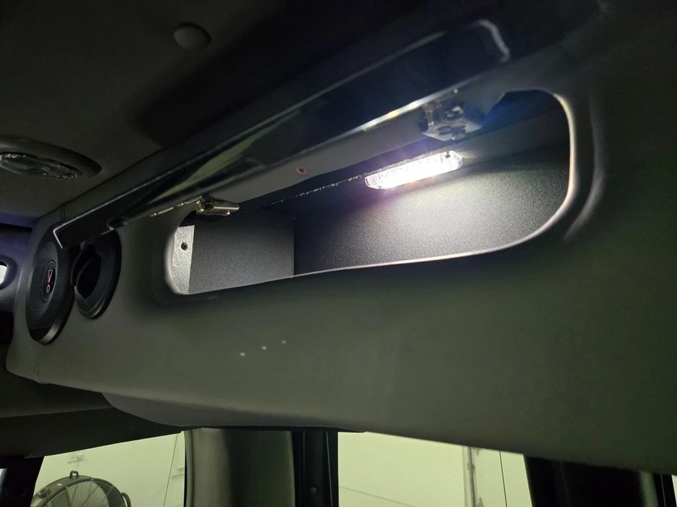 2025 GMC Savana - Image 8 of 21
