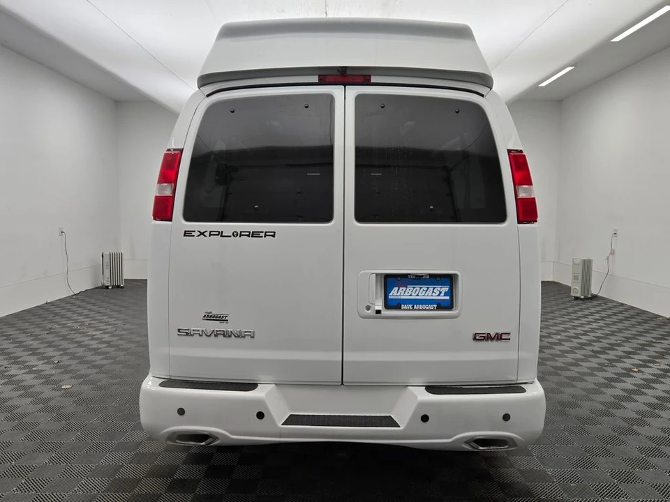2025 GMC Savana - Image 14 of 21