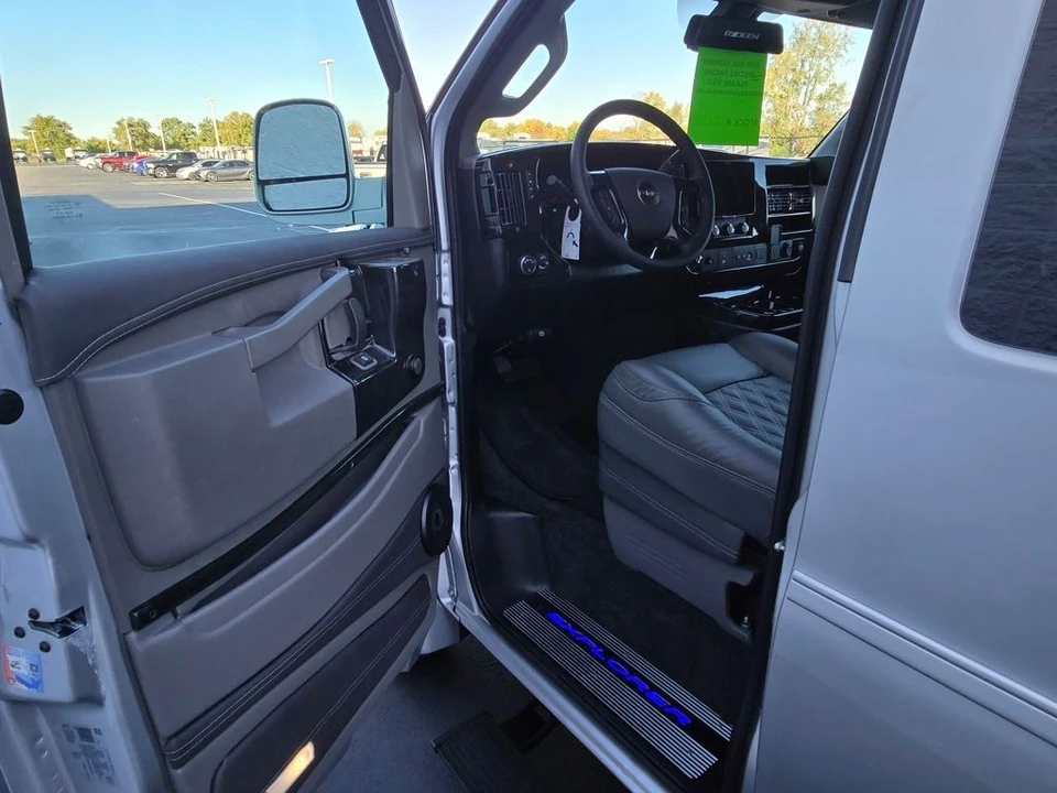 2025 GMC Savana - Image 6 of 21