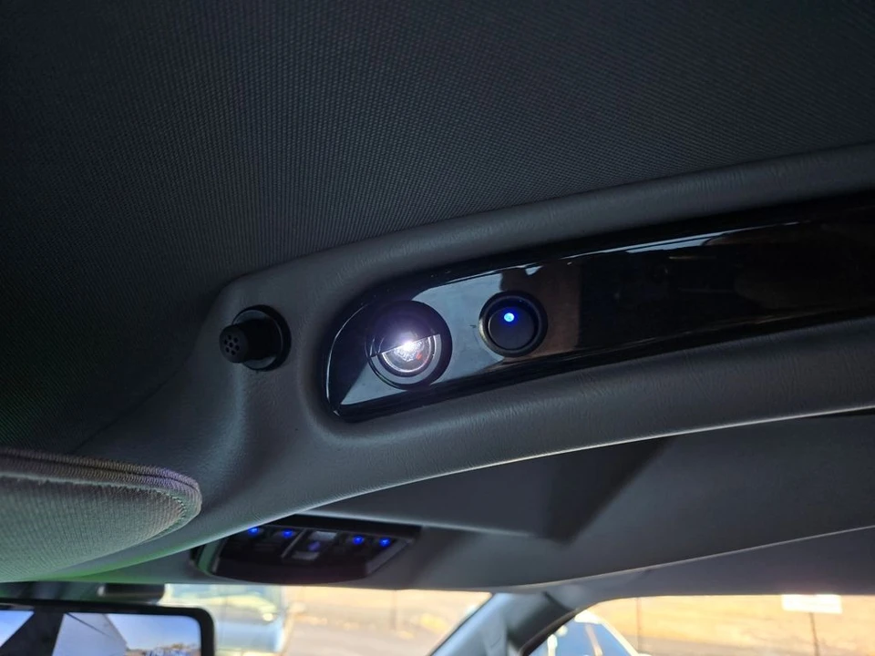 2025 GMC Savana - Image 13 of 21