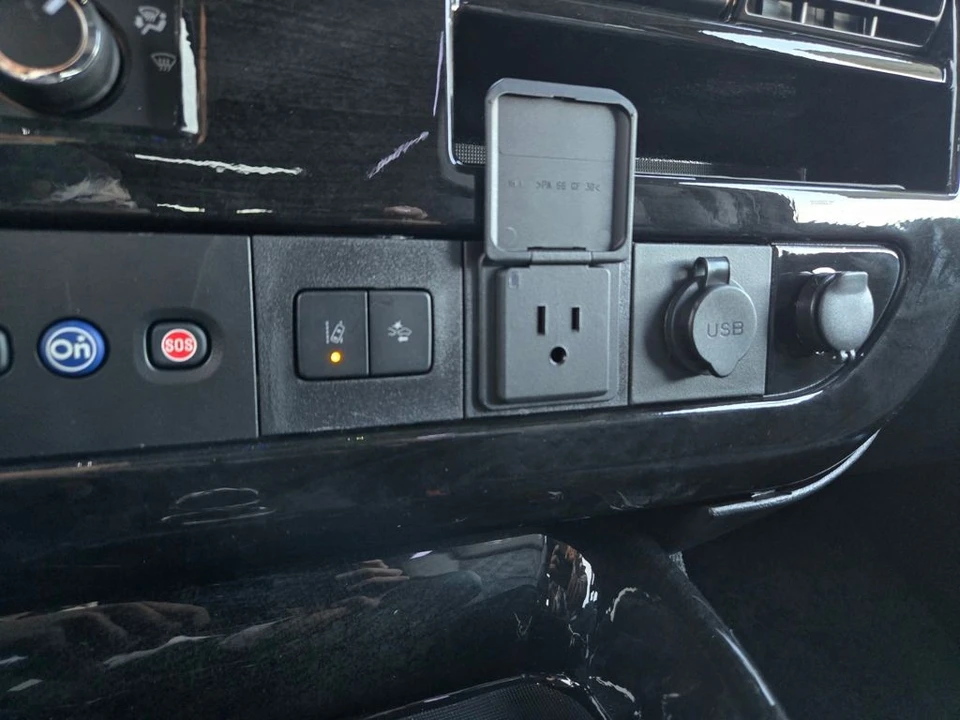 2025 GMC Savana - Image 14 of 21