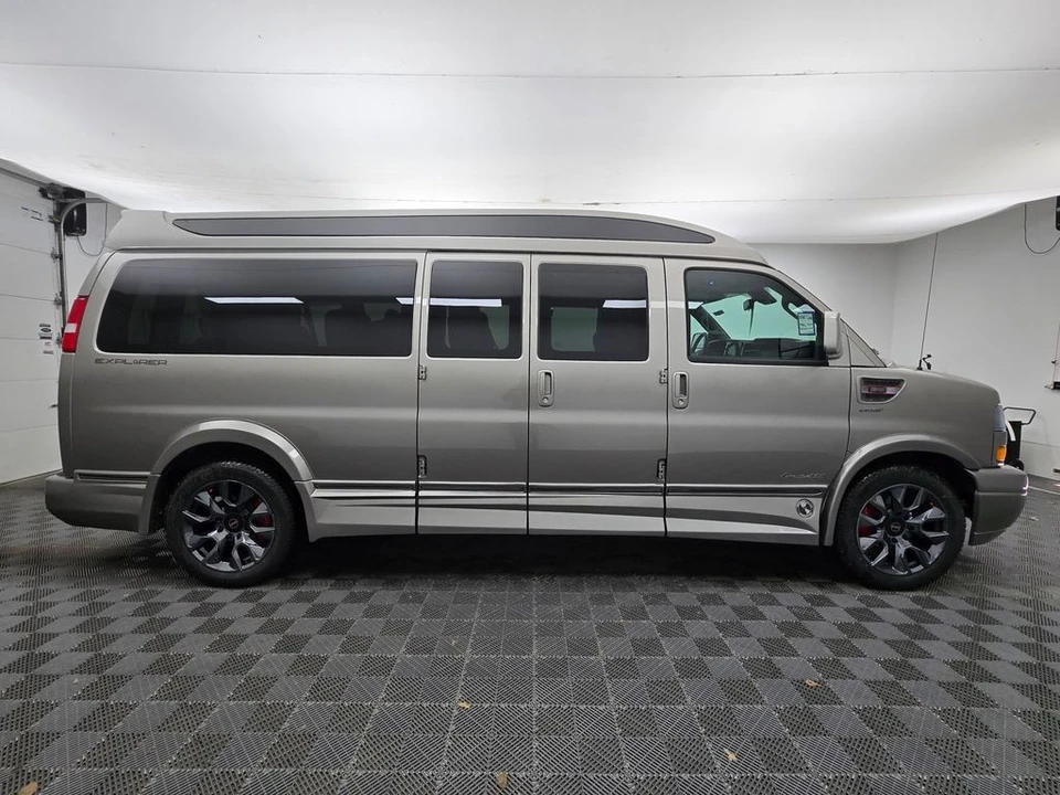 2025 GMC Savana - Image 8 of 21