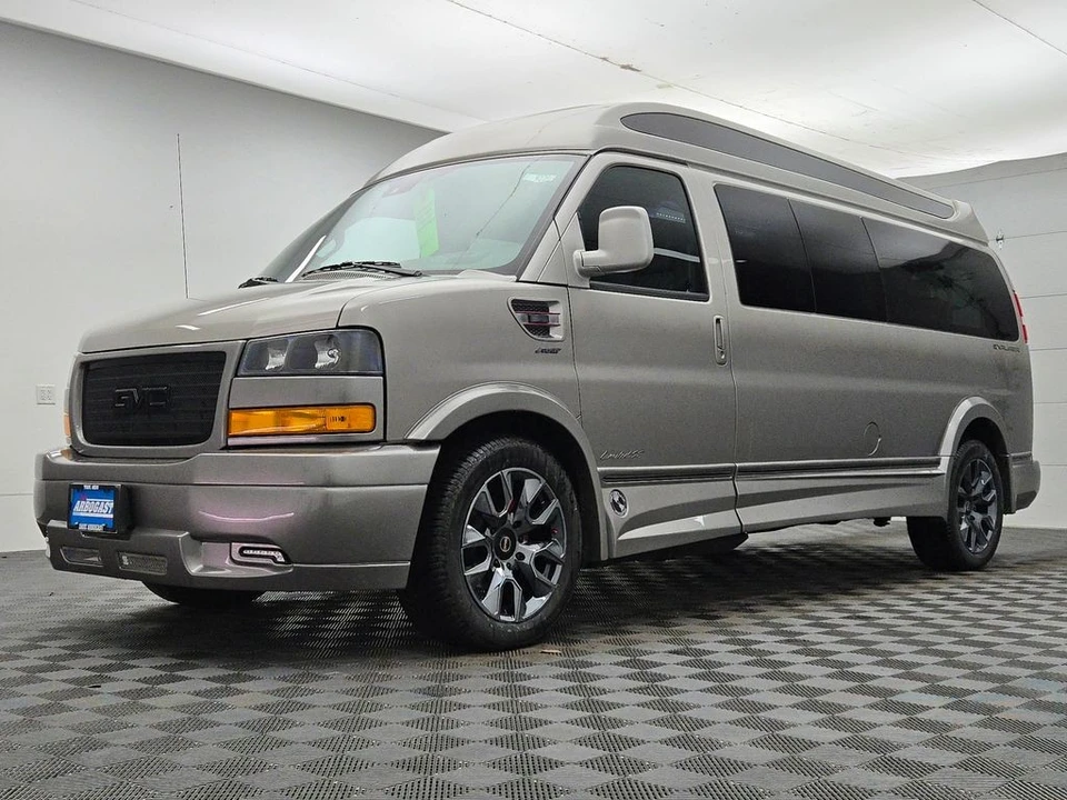 2025 GMC Savana - Image 13 of 21